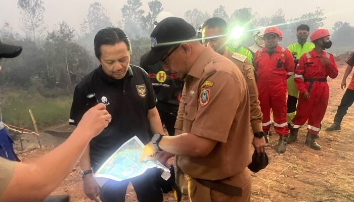 Wagub Hasnuryadi bersama Tim Hasnur Group Tinjau Pemadaman Karhutla Guntung Damar, Tim Gabungan Terus Kepung Titik Api