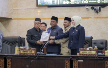 DPRD Kalsel Gelar Paripurna Penjelasan Raperda APBD 2027 5 IMG 20260909 WA0012
